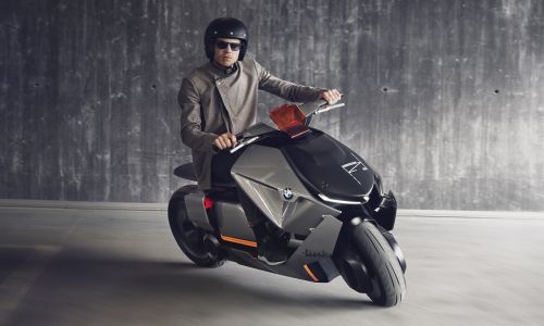 BMW şehir içinde scooter öneriyor