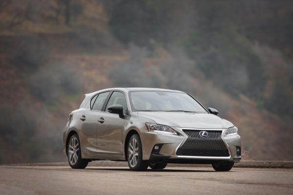 Lexus’un hibrit modeli CT 200h’in Türkiye satışları başladı Lexus’un hibrit modeli CT 200h’in Türkiye satışları başladı