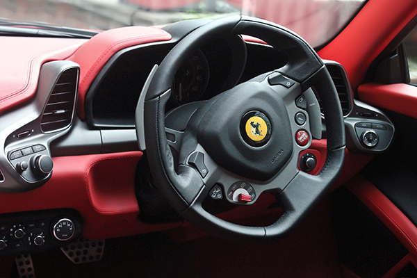 Ferrari de Takata hava yastıklarından nasibini aldı