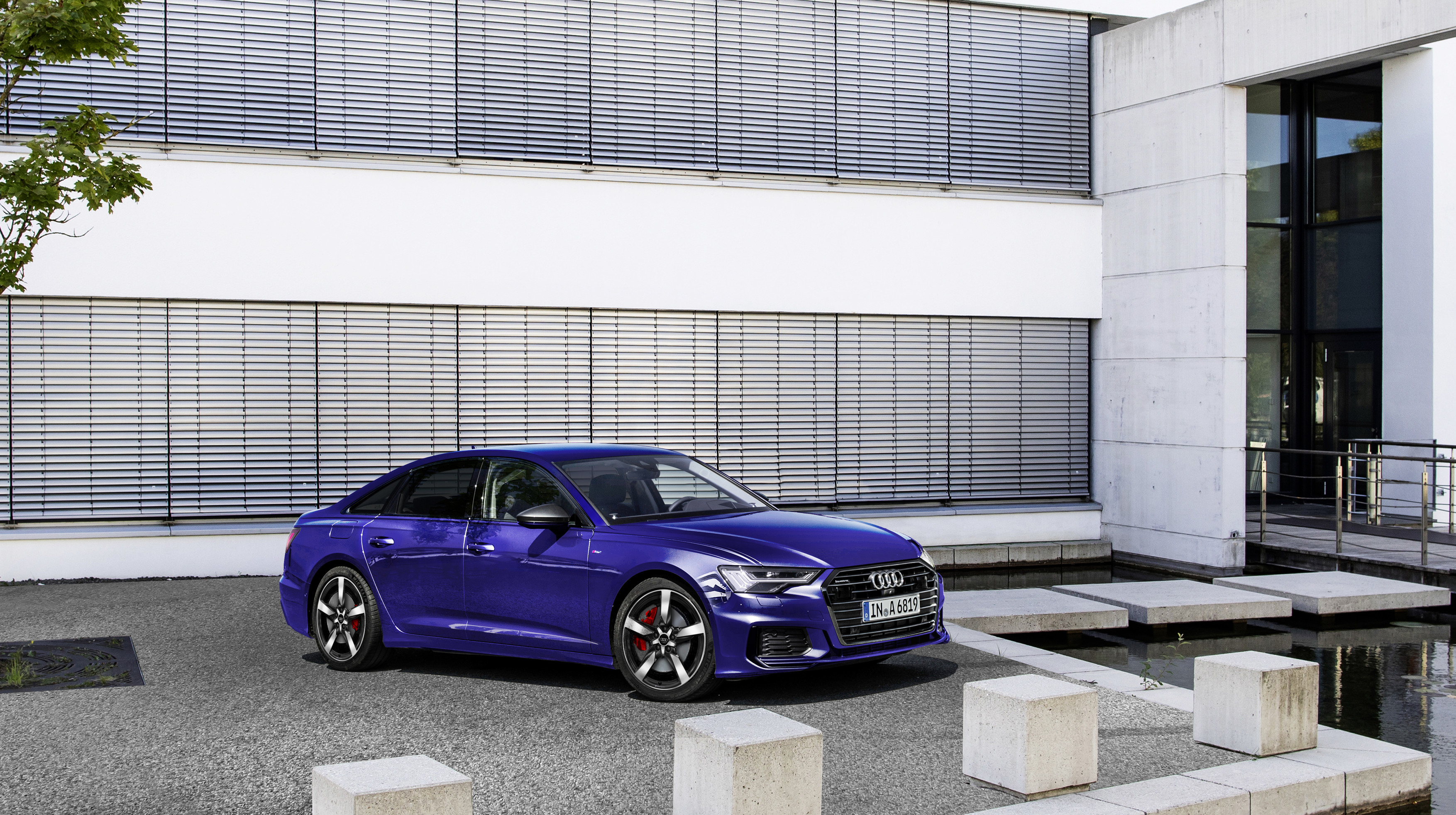 Audi A6 53 km giden elektrikli motora kavuştu