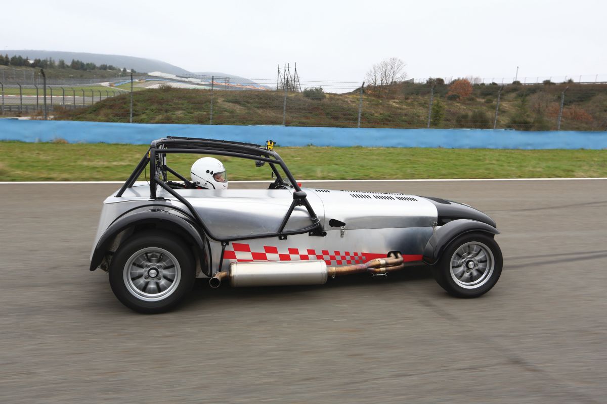 Caterham varken go-kart’a ne gerek var! Jason Tahincioğlu direksiyonda Caterham varken go-kart’a ne gerek var! Jason Tahincioğlu direksiyonda