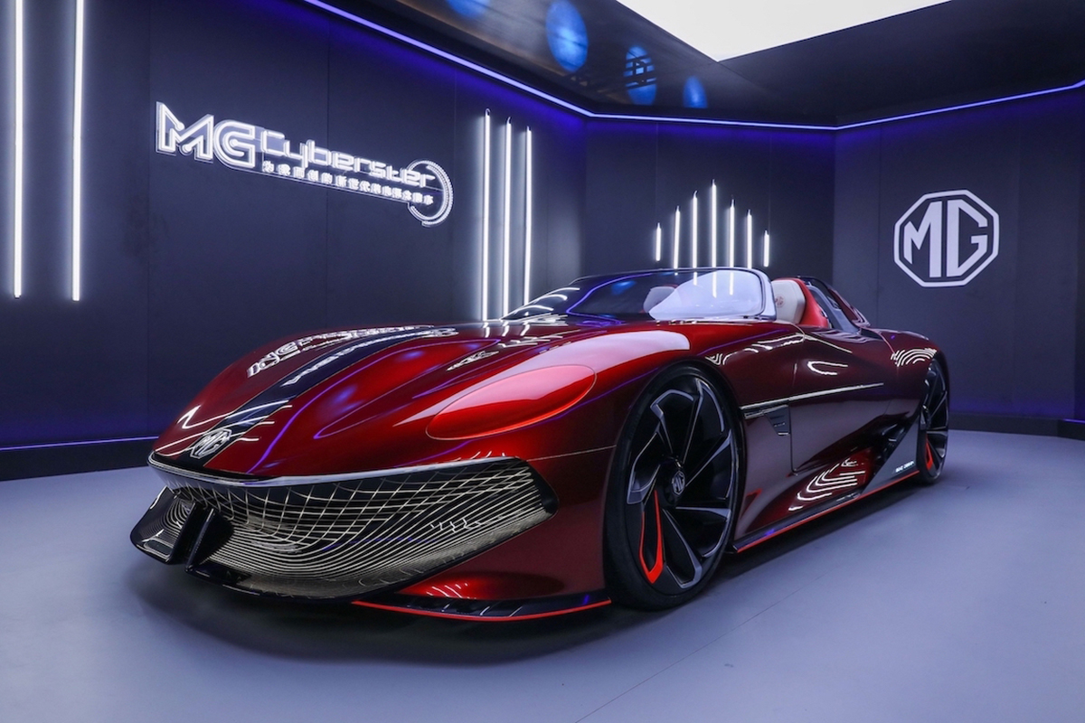 800 km menzilli elektrikli roadster MG Cyberster geliyor!