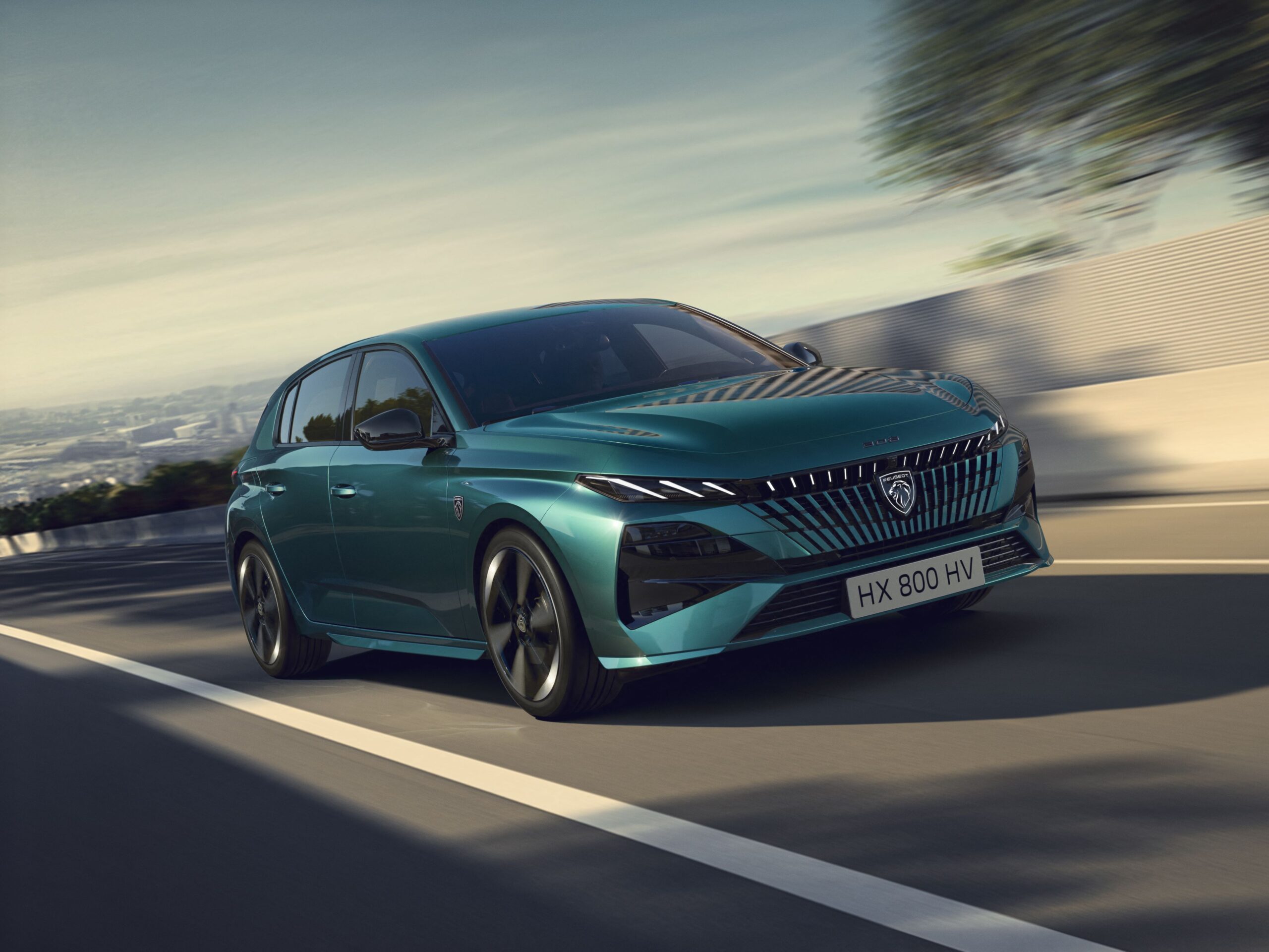 Peugeot 308 makyajlandı ve dizel motorla geldi